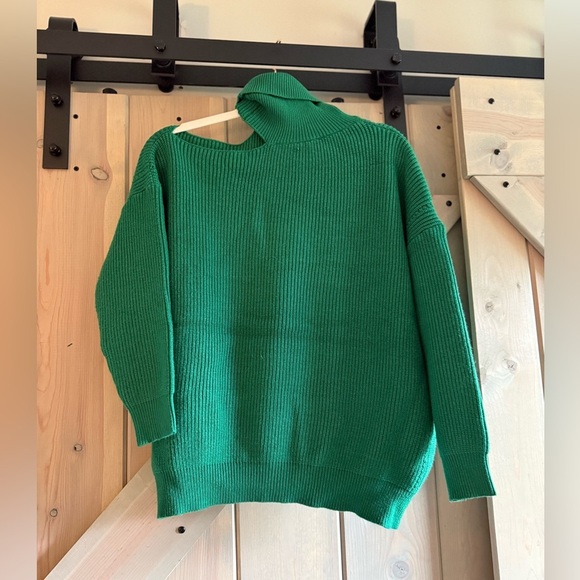 En Merci Cold Shoulder Turtleneck Sweater Green - Picture 6 of 10